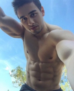 muscleteen:  You like it? Follow me @muscleteen