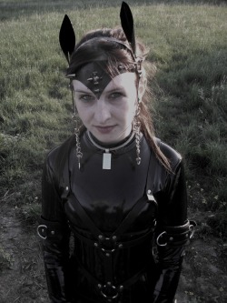 wyredslave:  thattroikidd:  Model- pinkstarsfallinginreverse Collar by- wyredslave  Lucy as a ponygirl