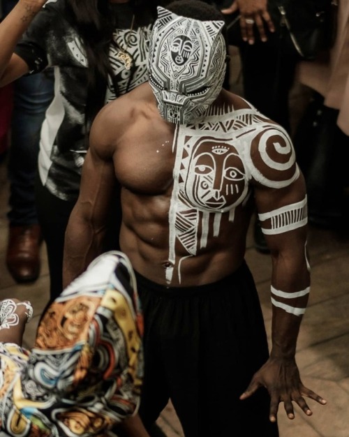 chidofauxreal:  Wakanda Forver: https://www.instagram.com/p/BfihfzyAS3k/  @femi.olagoke painted by @laolunyc  shot by: @chidofauxreal