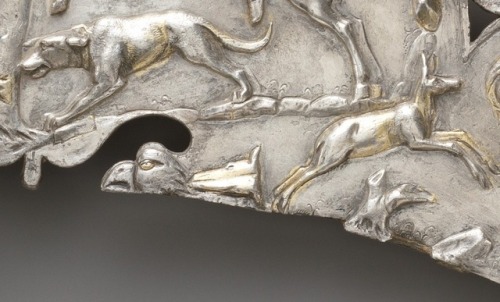 ancientanimalart:Silver handle of a large dish (via The Met)2nd–early 3rd cCERoman “The Romans prize