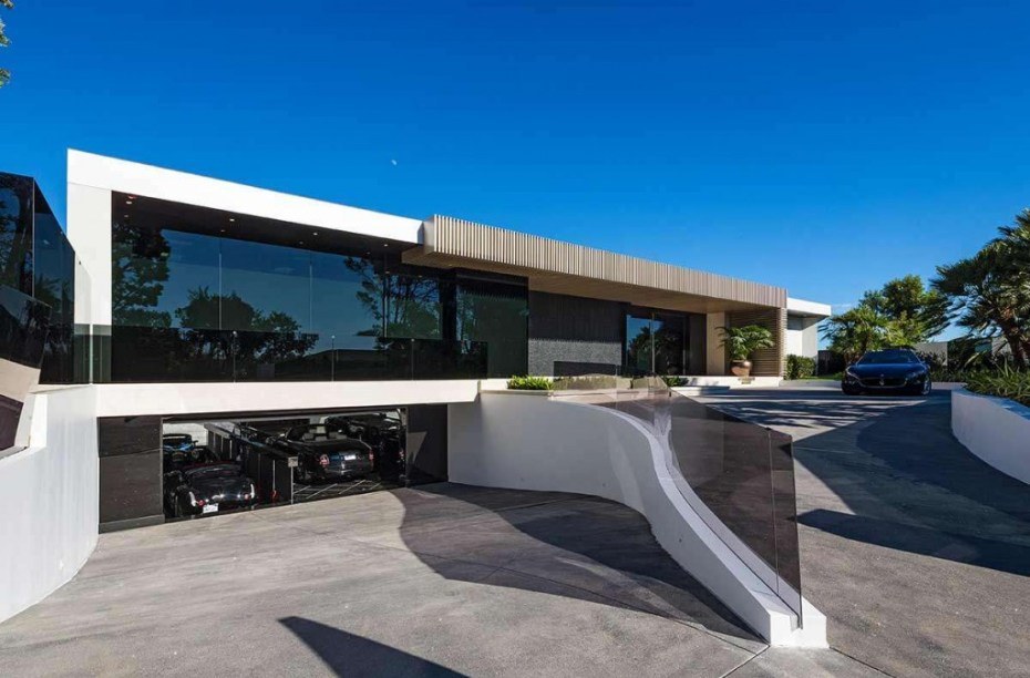 blazepress:  The Coolest Mansion in Beverley Hills
