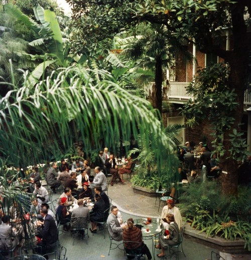 leaudemer:“Brunch at Brennans”, Slim Aarons Sunday brunch at Brennan’s restaurant, New Orleans, 1960