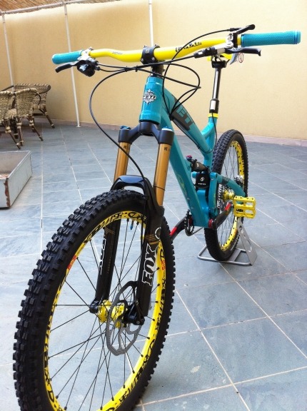 aces5050:  Yeti SB66 (via mtb-forum.it)