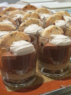 doughsndonots:Cookie Chocolate Mousse Cups.