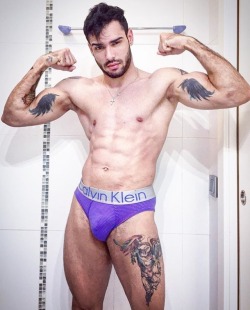 hotmaleunderwear:   hotmaleunderwear.tumblr.com 