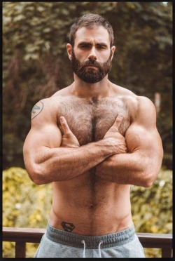 hotbloodedmen:  Hot enough for your screen?   Follow HotBloodedMen for more! http://hotbloodedmen.tumblr.com  DM me anything!