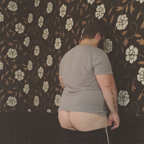 tubbinlondon: chubbyaddiction: bearjewnyc: Dunced. Hello bum… Looking good