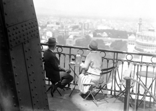 fawnvelveteen:    A couple enjoys a nice bottle of wine and a breathtaking view from the Eiffel Tower in 1928.  