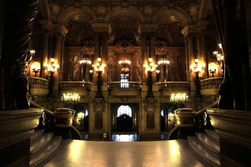 castlesandmedievals:The Palais Garnier eight56 metres (184 ft) from ground level to the apex of 