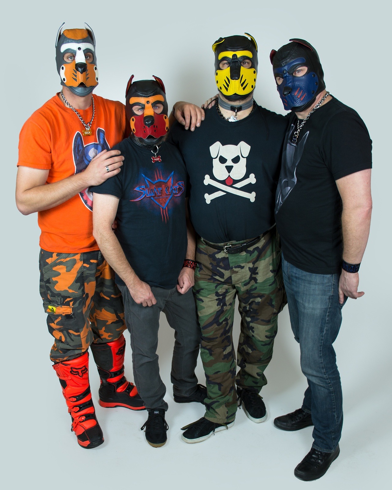 bouncerthepup: Just hanging out when the puppies attacked!  @houndspike @bengaleau