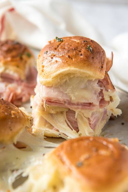 daily-deliciousness:  Ham and cheese sliders