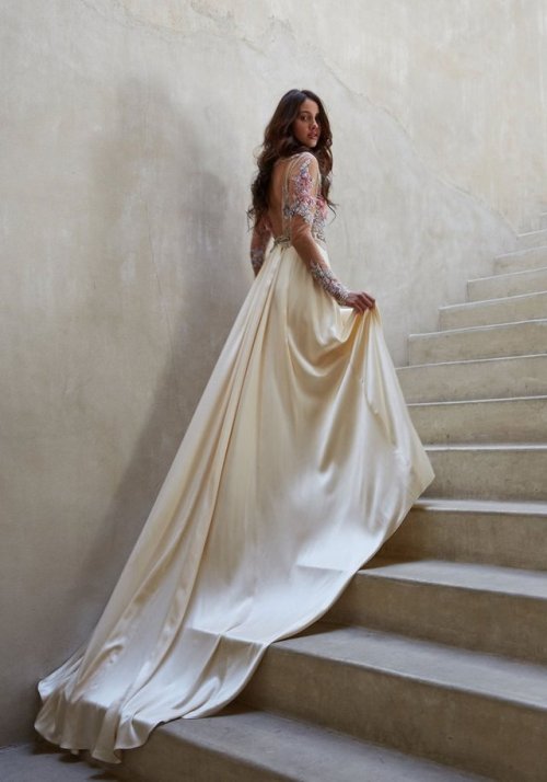 https://clairepettibone.com/collections/all-wedding-dresses/products/santorini-gown