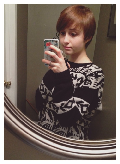 cantealoupe: super sleepy eyes and new favorite sweater well lads i was 14 here and i’m 23 now