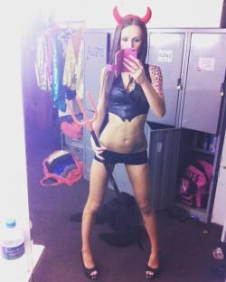 stripper-locker-room:  miss_tara69