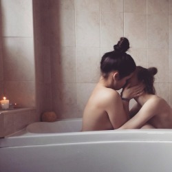 the-inspired-lesbian:  Love &amp; Lesbians ♡