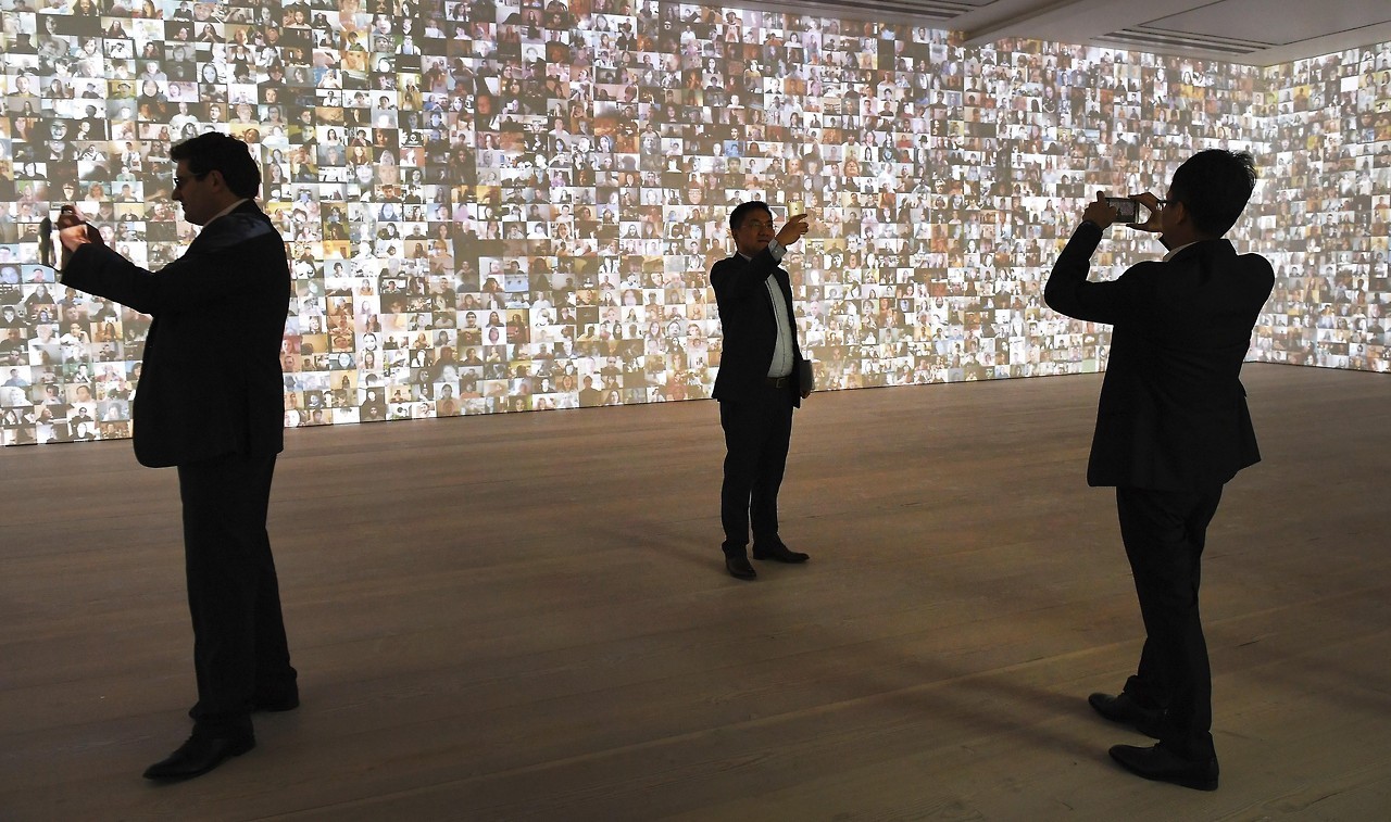Clarín HD - Selfie a Selfie: La Galería Saatchi de Londres...