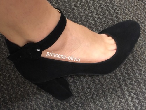 princess-olivia: 3/4 Im such a nice princess, I tried on a bunch of shoes at a store for you guys to