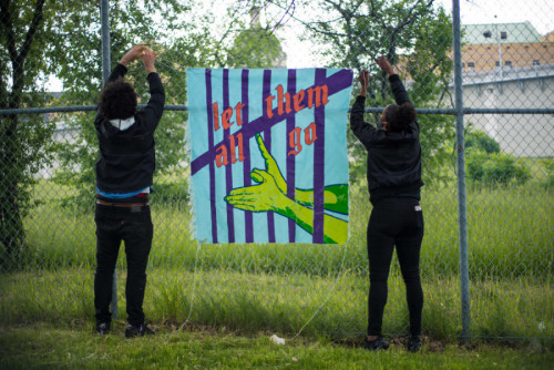 June 13 noise demonstration at the Bordeaux prison in support of the inmates demands regarding poor 