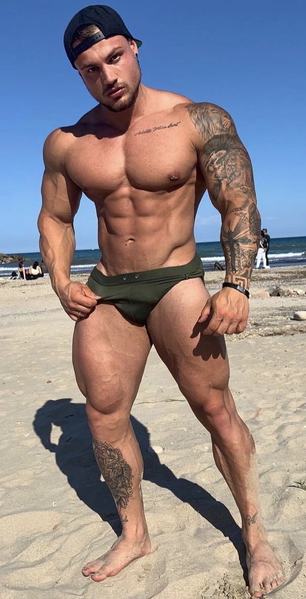 sonodiluce:muscleonly4u:Adria Fandos 🇪🇸30 - Adriá Fandos , beautiful, great muscle body