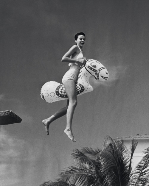 ballerinabondagefairies:  Birthe Piontek explores endless notions of Self 