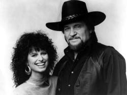 shopmidnightrider:  October 26th 1969 : A Good Hearted Woman &amp; A Good Timin’ Man tied the knot ! 
