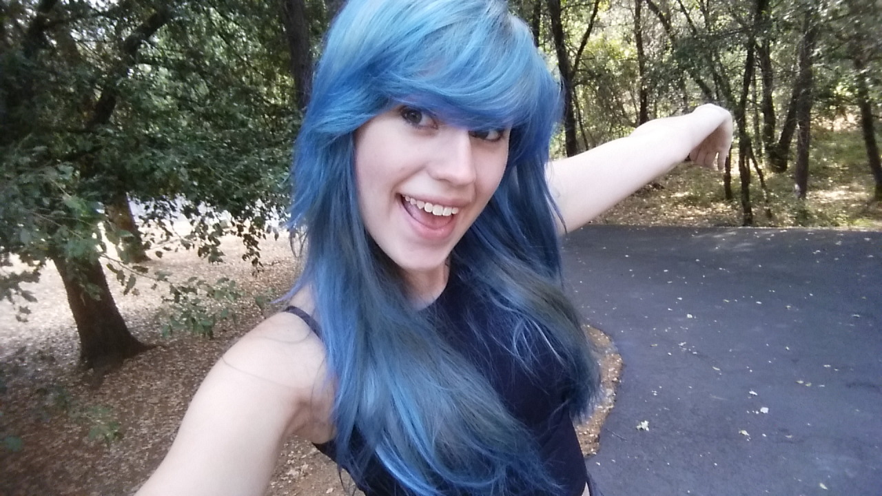 hotemopictures:  Hi there :3 if anyones interested in how i got the blue hair :3