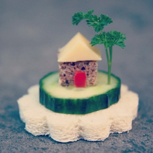 Now that&rsquo;s a canapé #cute #canape #house #partyfood #inspo (at facebook.com/minimartcreative)