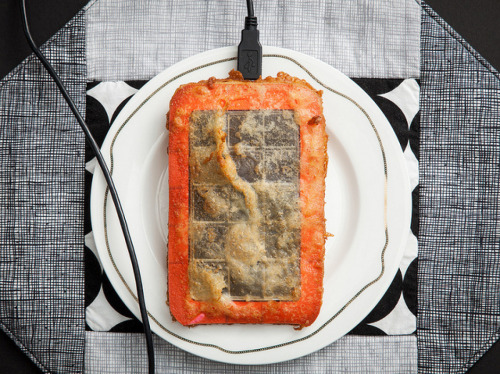leslieseuffert:  Henry Hargreaves, Deep Fried Gadgets