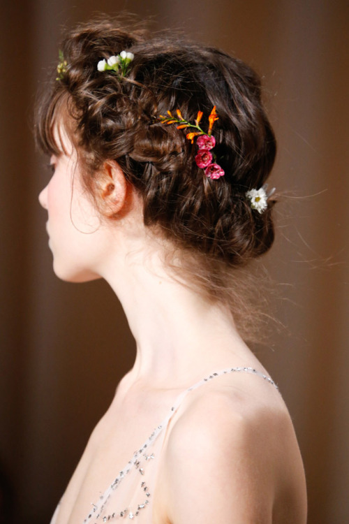 imakegoodlifechoices:star-anise:confessions-of-a-dior-addict:Valentino Couture s/s 2015 hair details