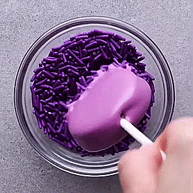 holo-ween:  Halloween Treats 🎃  I&rsquo;m making these! 