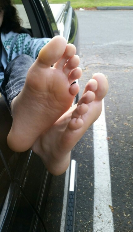 kikem1: The hottest feet i have ever had still my close buddy 19 yo at the time 11.5 US