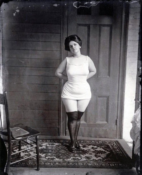 A prostitute from New Orleans&rsquo;s Storyville district, circa 1912. E.J. BELLOCQ, VIA LEE FRIEDLA