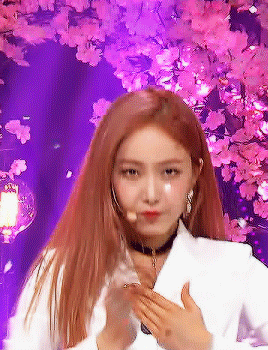 smileyuju: sinb / time for the moon night x 180520 Inkigayo