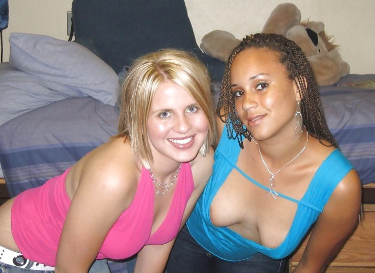 More nip slip and pussy slip pics at http://pussyslip.tumblr.com/