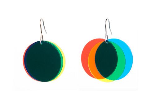 itsvondell:  notviolet:  smoteymote:  letsbuildahome-fr:  Earrings reveal color and texture as they sway by Daisuke Motogi for Massitem GIFs by Be Con In Riot  I don’t wear earrings much but I want these.  woooah  frick 