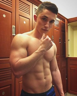 muscleteen:  You like it? Follow me @muscleteen