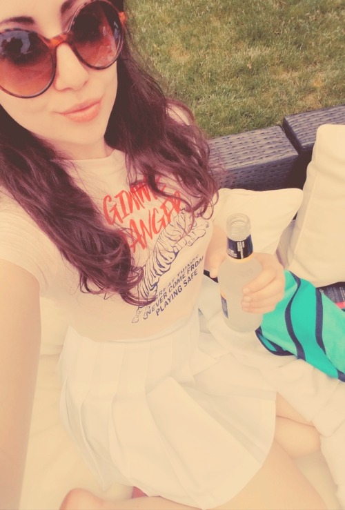 that-brainy-bimbo:  bitchandbaron: that-brainy-bimbo:  🎶 Hey Lolita Hey 🎶  That’s an awesome t-shirt! Where’s it from? @that-brainy-bimbo  haha so many people are asking this. i love it too, It’s from h&m!