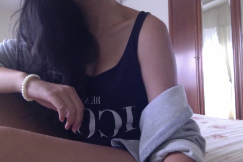 sevenspacemonkeys:  beautyofpale:  godpale:  paler than the moon ☼  Pretty pale   Pretty pale  