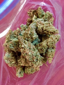 blow-dro-getweird:  Ounce of that Green Crack