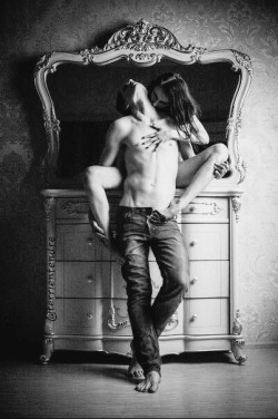 terrientendre:Quand elle se montre très accommodante dans le reflet de ses désirs&hellip;🖤