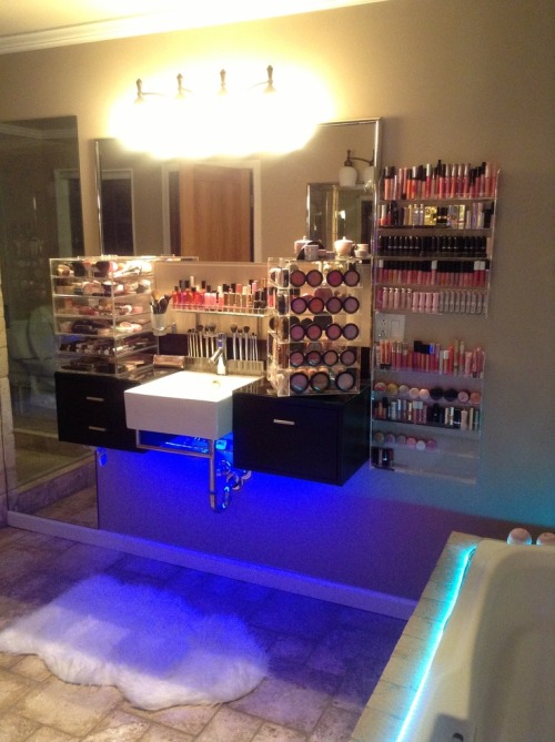 makeupinhd:
“lipsticks-intherain:
“-snob:
“ omg
”
Omg I need this!!
”
xx
”