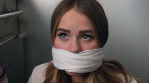 lets-kriyazur-rhan:frenchblazer:Debby Ryan in “Insatiable” S01E12Finally she gets a DID scene :DWoul