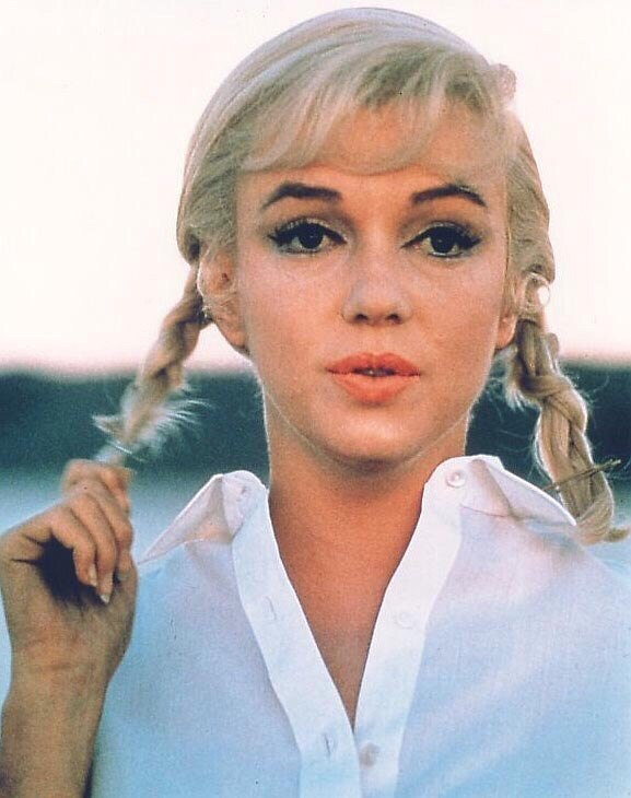 marilyn-monroe-collection:    Marilyn Monroe on the set of The Misfits, 1961.   