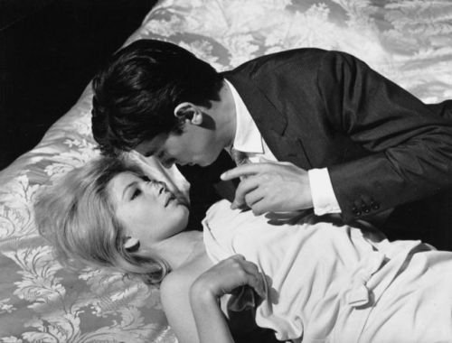 ahoradote:Monica Vitti and Alain Delon in L’eclisse (dir. Michelangelo Antonioni)