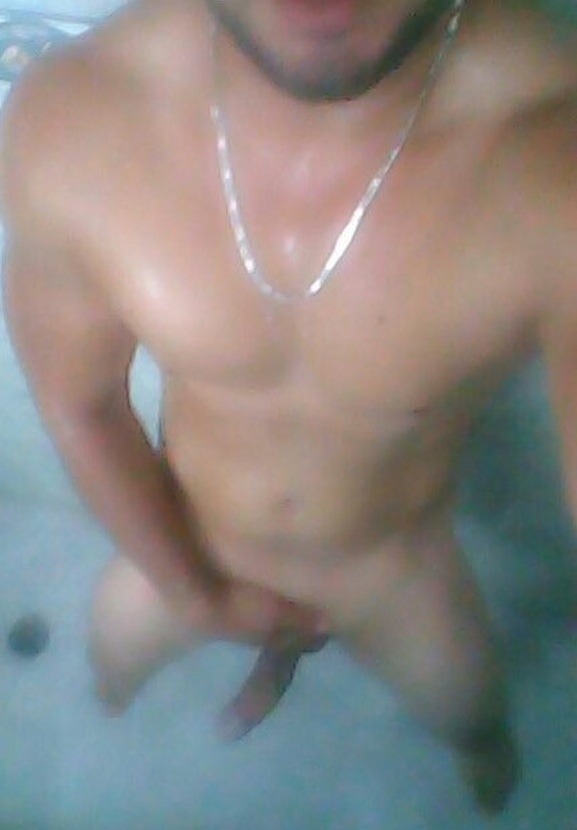 chilenosdebadoo:  Alexander, mijito rico vergon de 27 años.