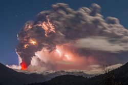 basiqhappiness:  oecologia:  Eruption of Puyehue - Puyehue National Park, Chile (by Francisco Negroni).  