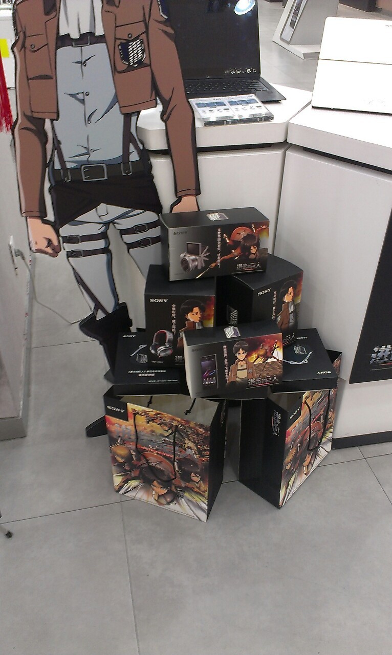 commandereyebrowsmith:  HOLY SHIT I WAS WALKING AROUND AND I FOUND THIS SONY STORE