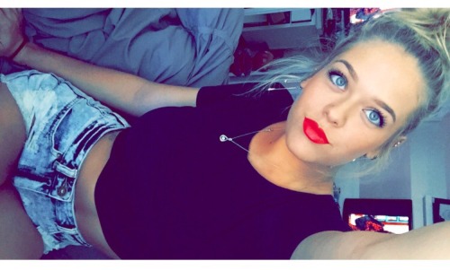 brazenbarbie:  💋