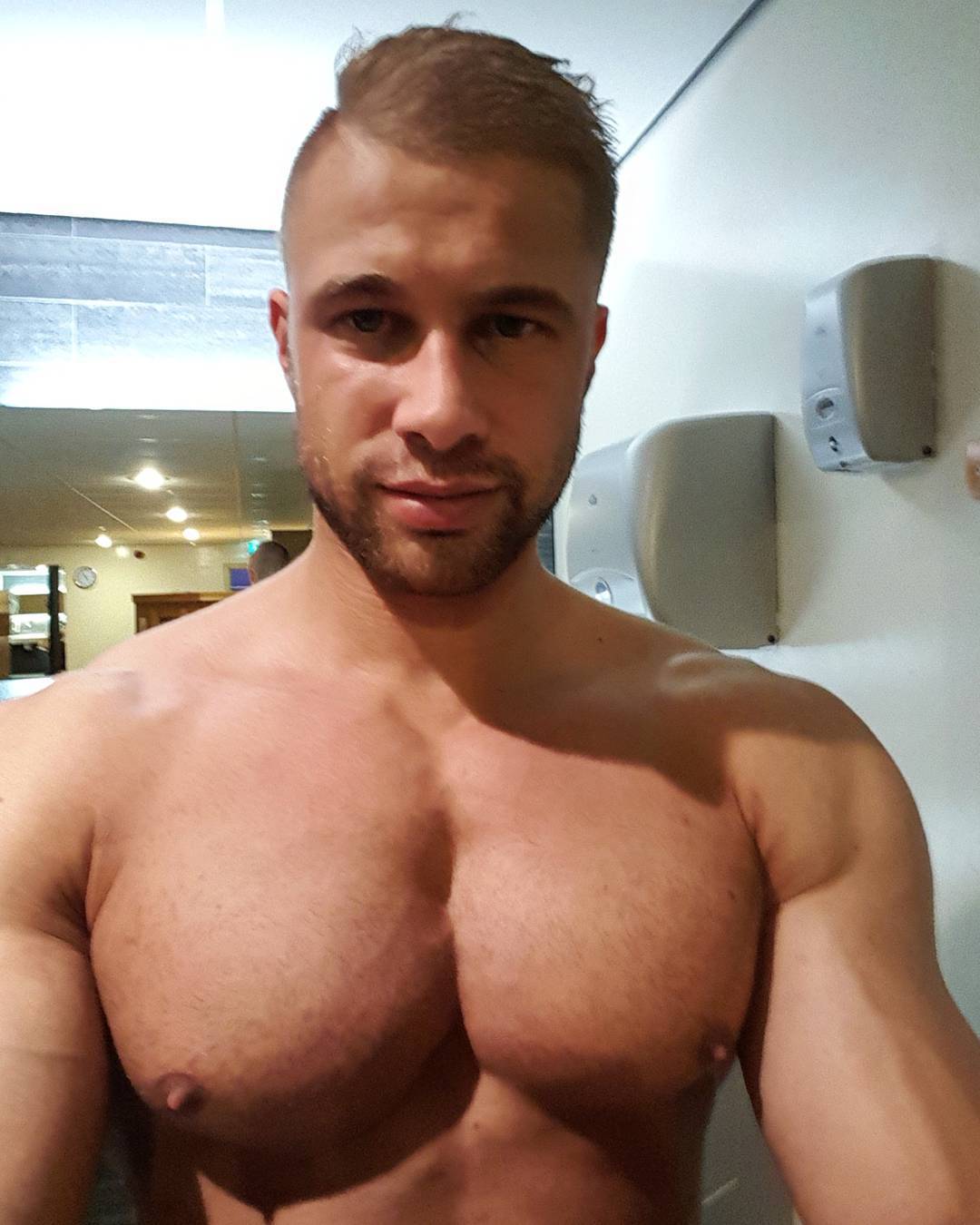 bigmalepecs:  Nick de Graaf