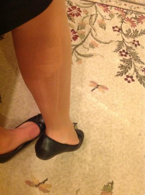 pantyhoselver:  Sarah Doberneck✌ ‏@Sarahh_Jennifer   17h  These were my favorite nylons too